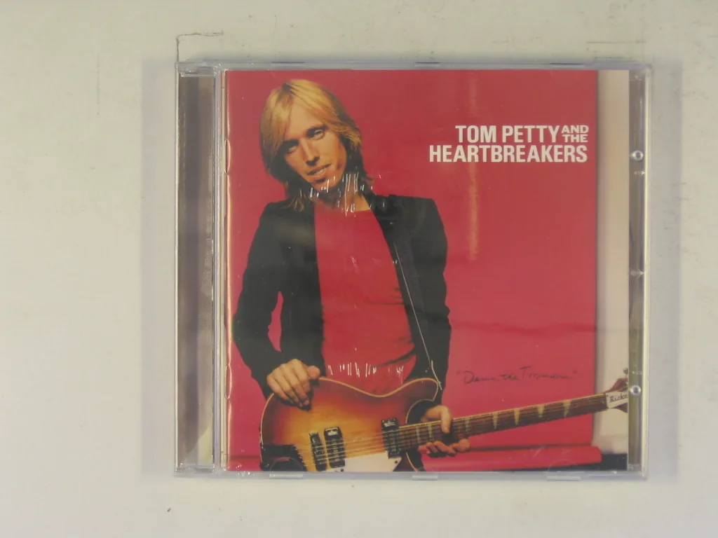 Copertina di Damn The Torpedoes