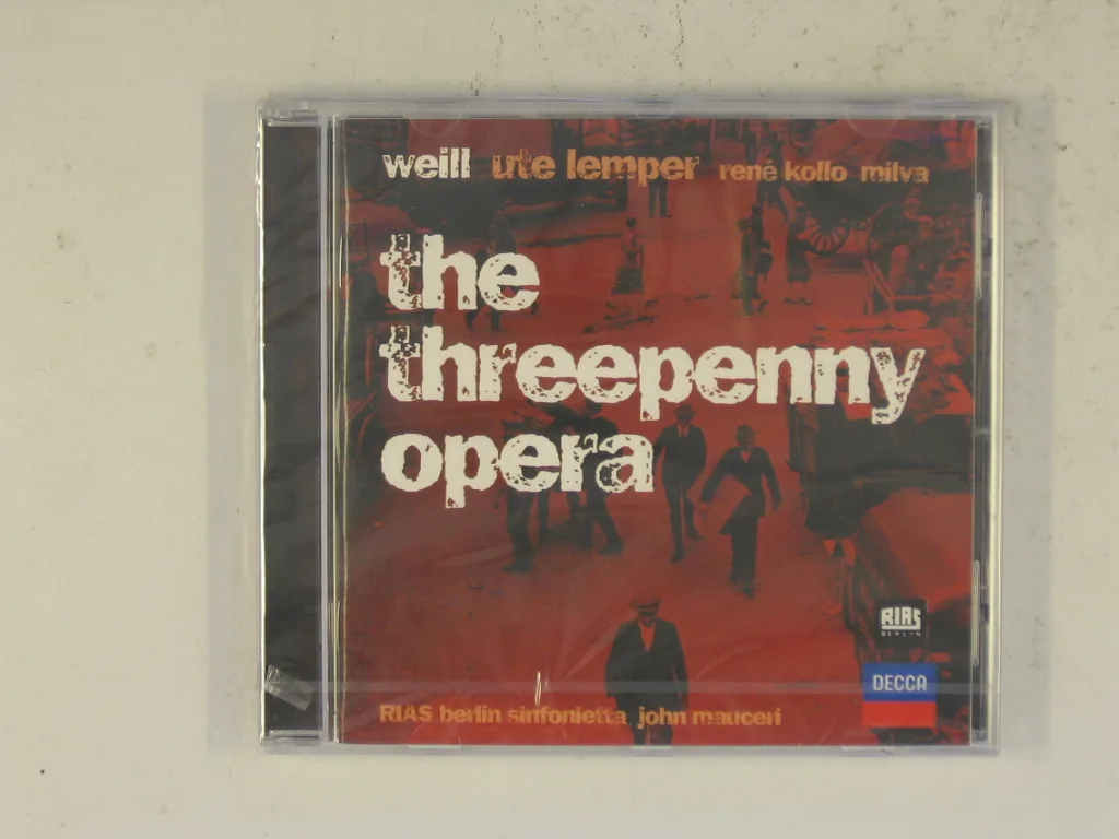 Copertina di The Threepenny Opera