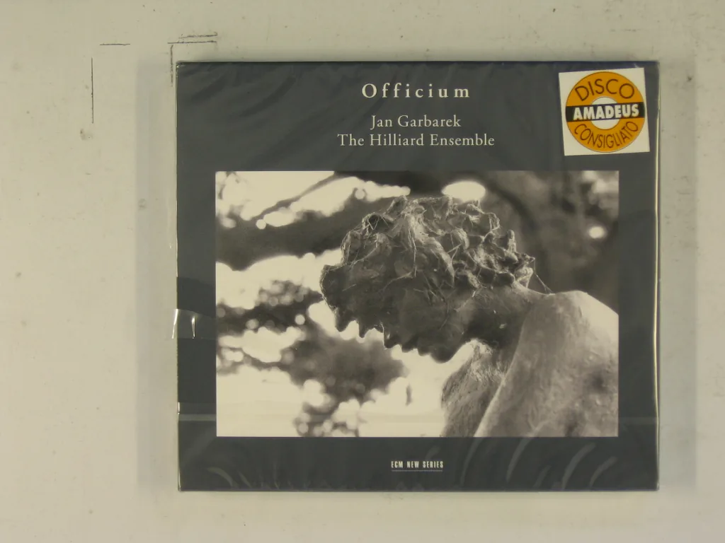 Copertina di Officium