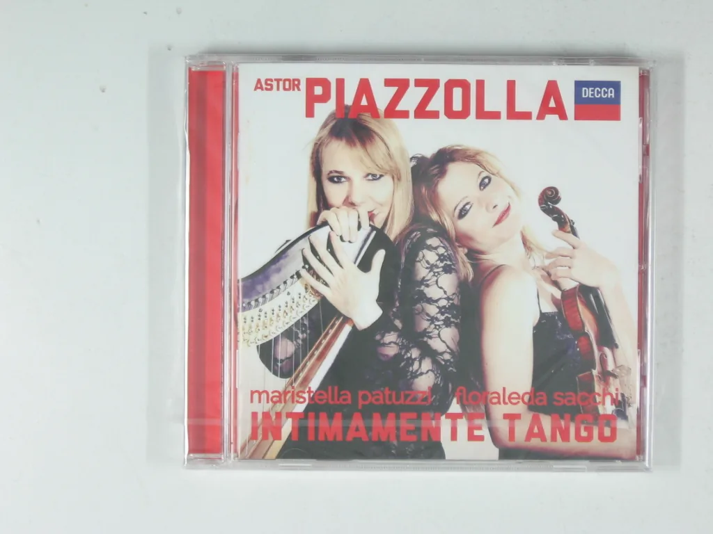 Copertina di Intimamente Tango