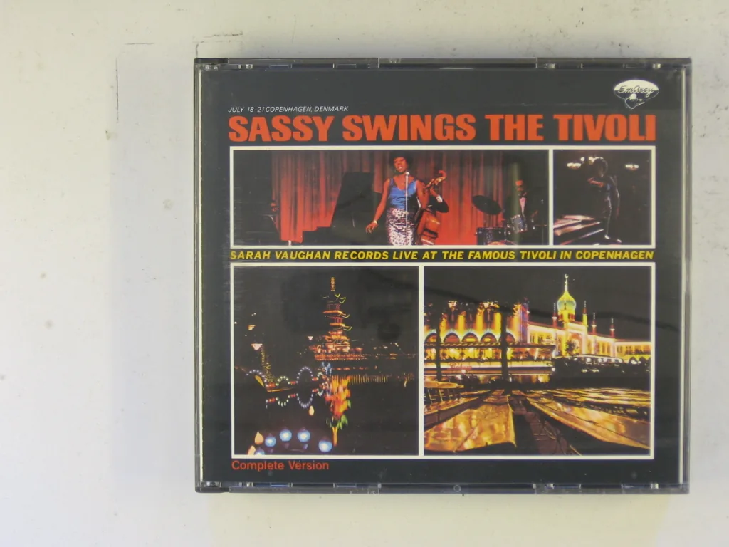 Copertina di Sassy Swings The Tivoli