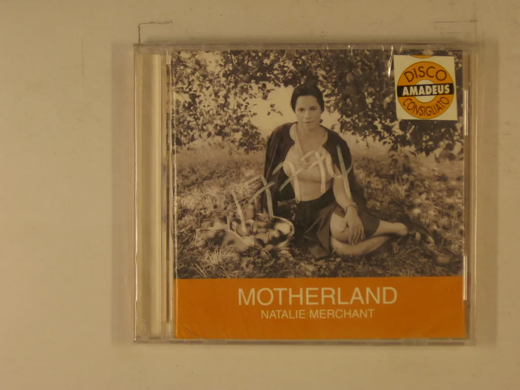 Copertina di Motherland