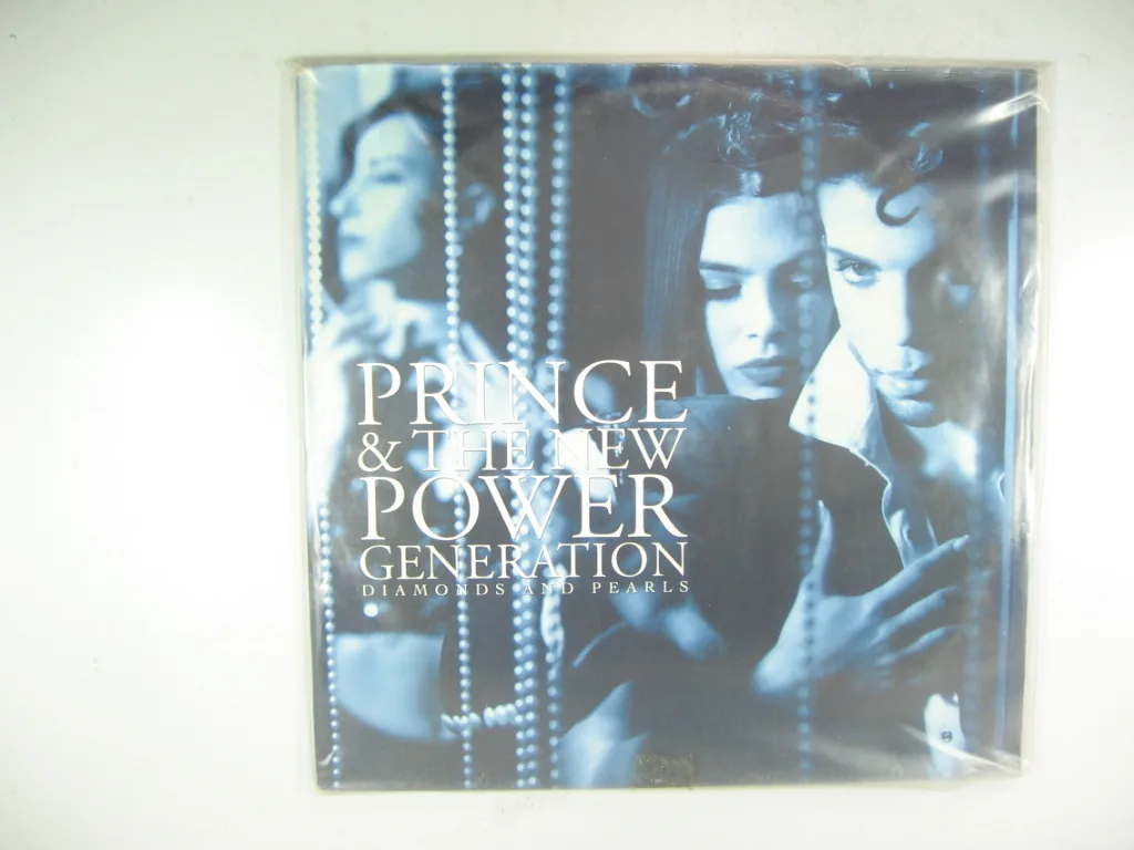 Copertina di Diamonds And Pearls