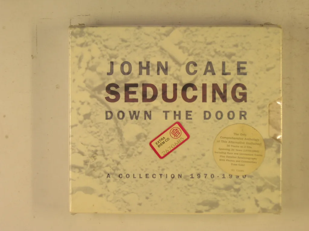 Copertina di Seducing Down The Door (A Collection 1970-1990)