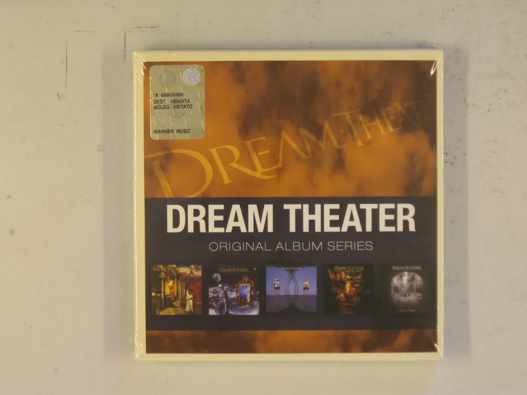 Copertina di Dream Theater