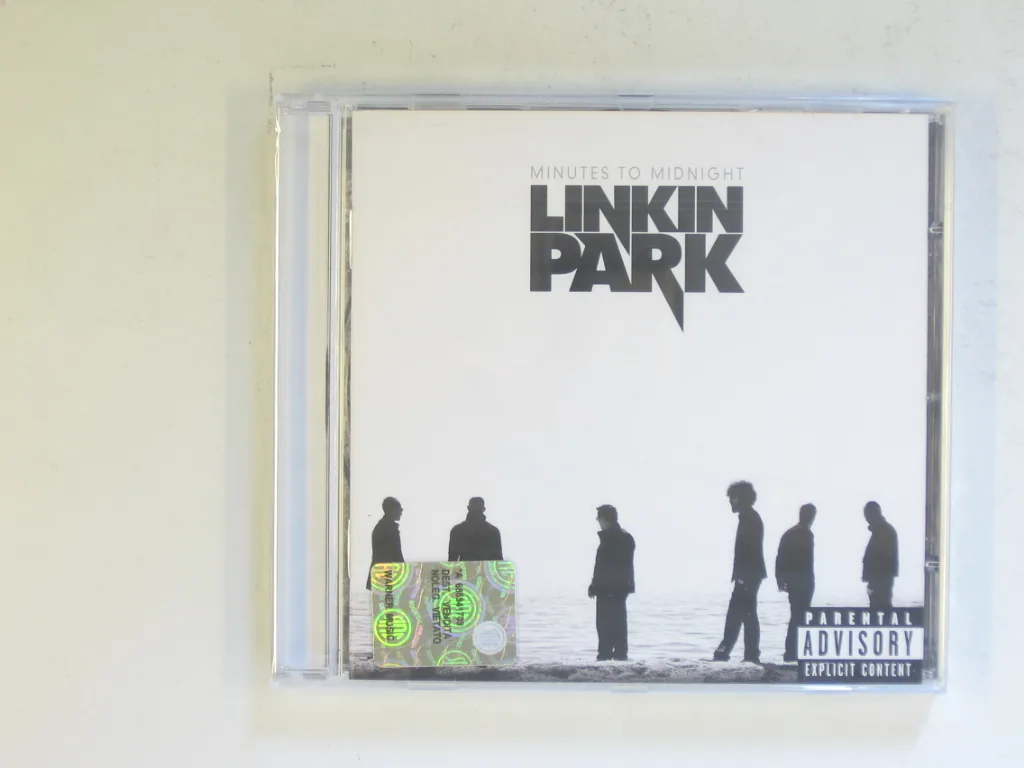 Copertina di Minutes To Midnight