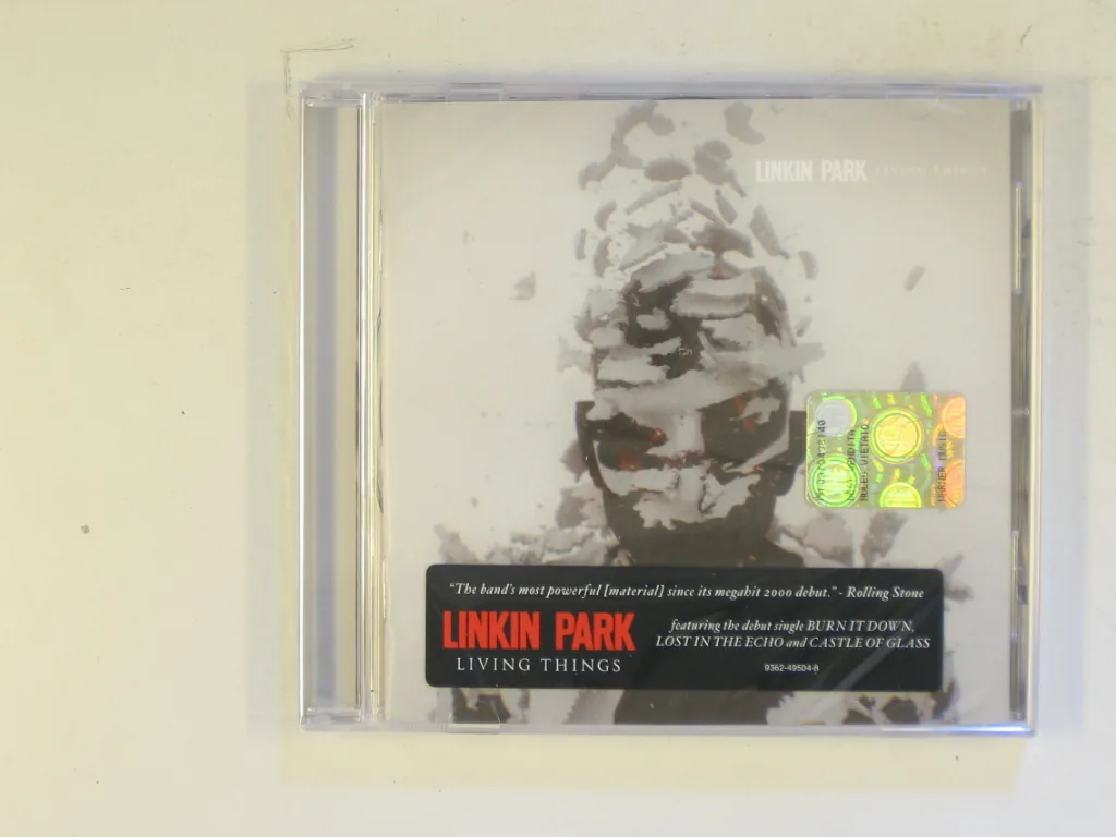 Copertina di Living Things