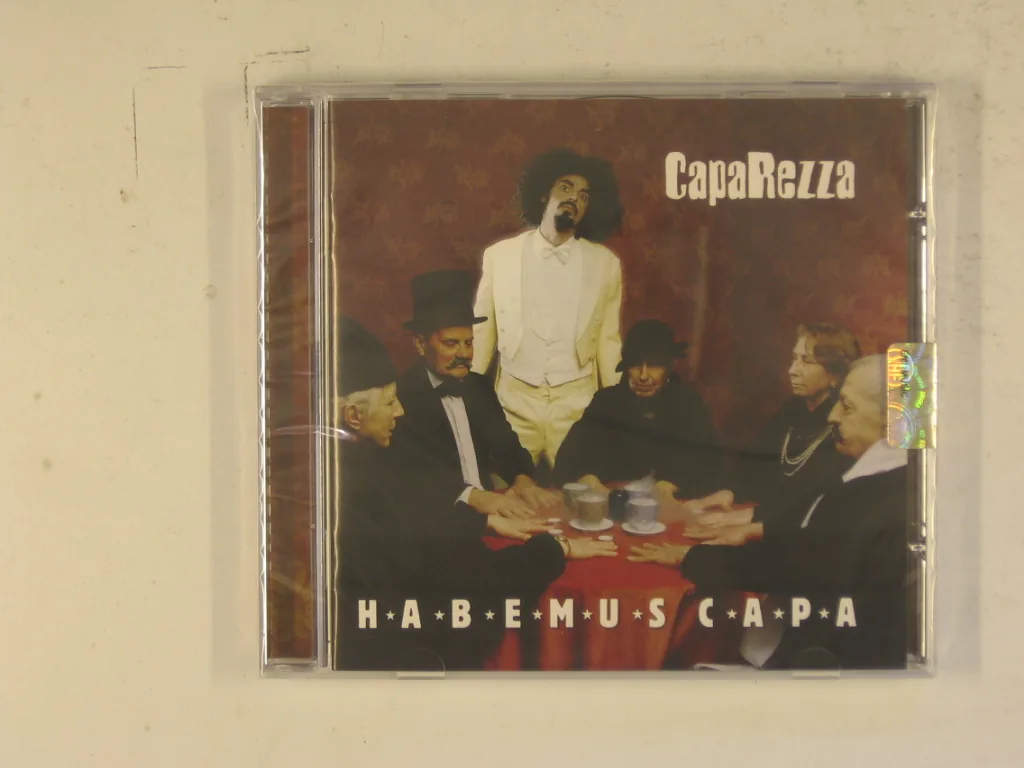 Copertina di Habemus Capa