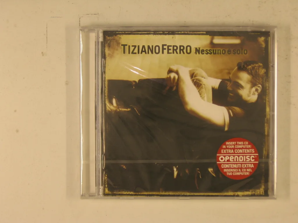 Copertina di Nessuno È Solo