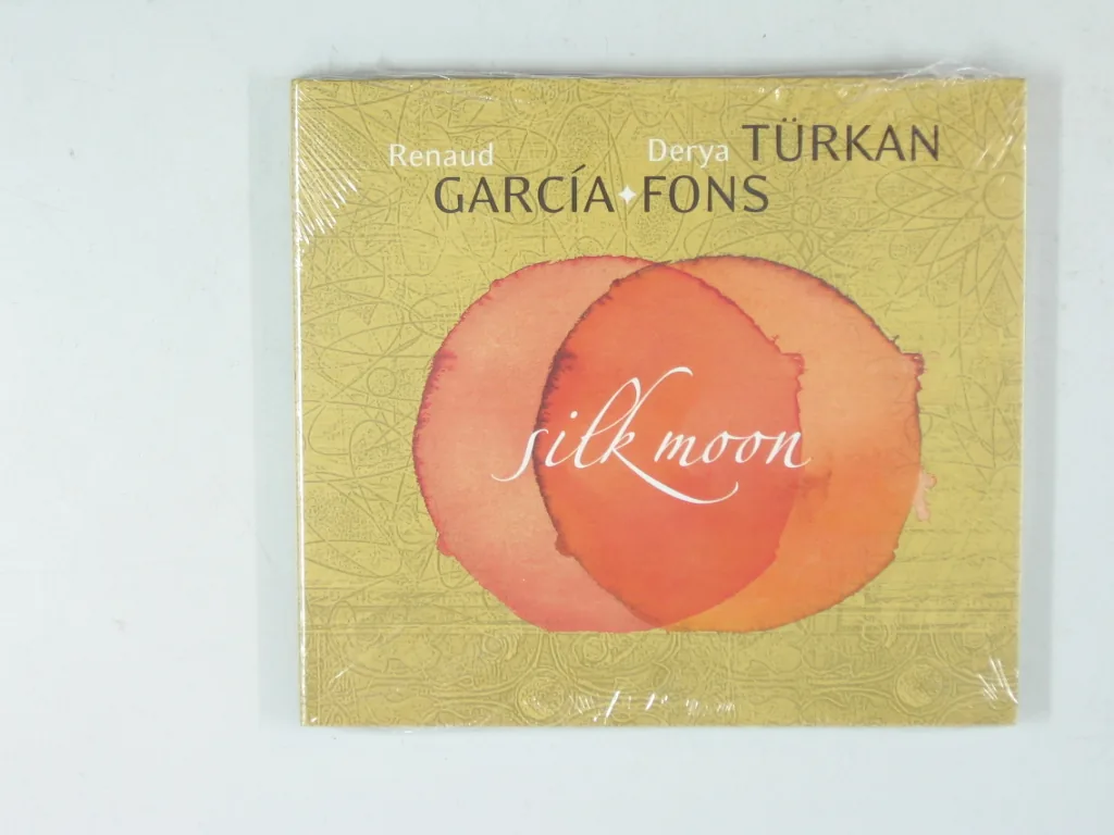 Copertina di Silk Moon