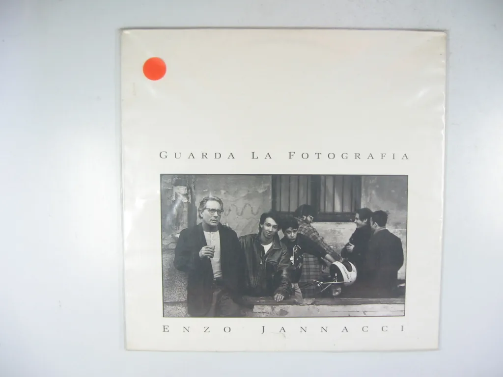Copertina di Guarda La Fotografia