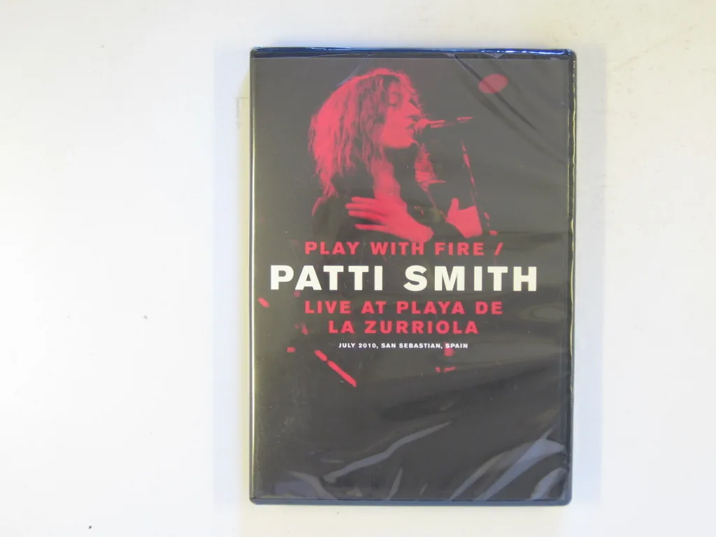 Copertina di Play With Fire / Live At Playa De La Zurriola