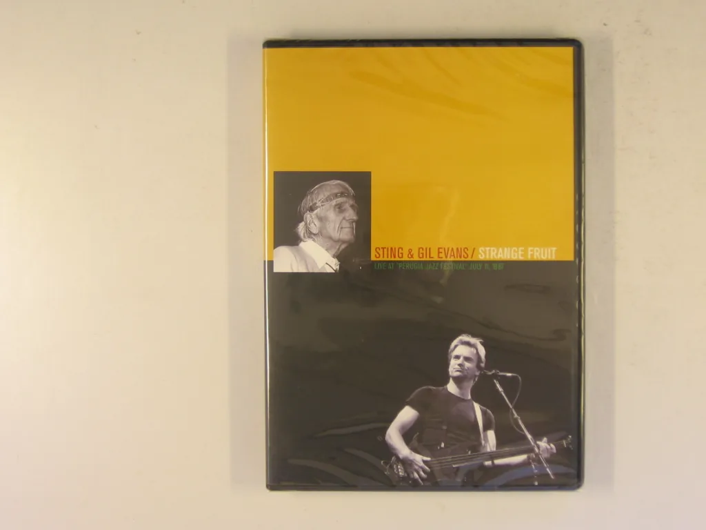 Copertina di Strange Fruit