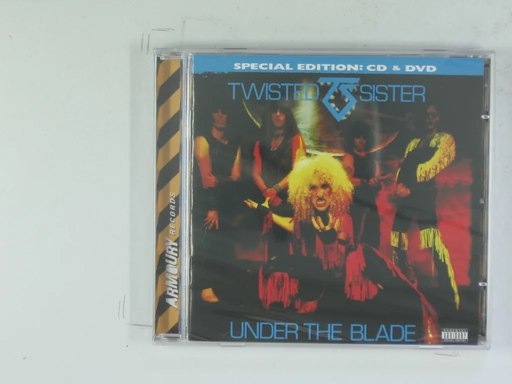 Copertina di Unde The Blade