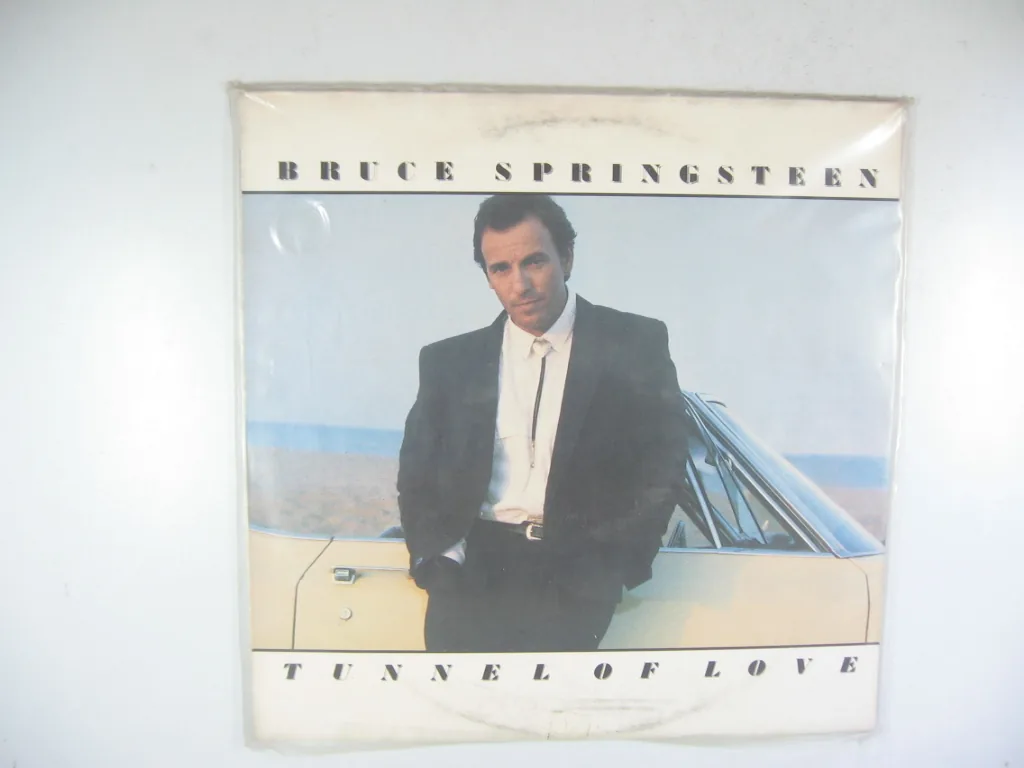 Copertina di Tunnel Of Love