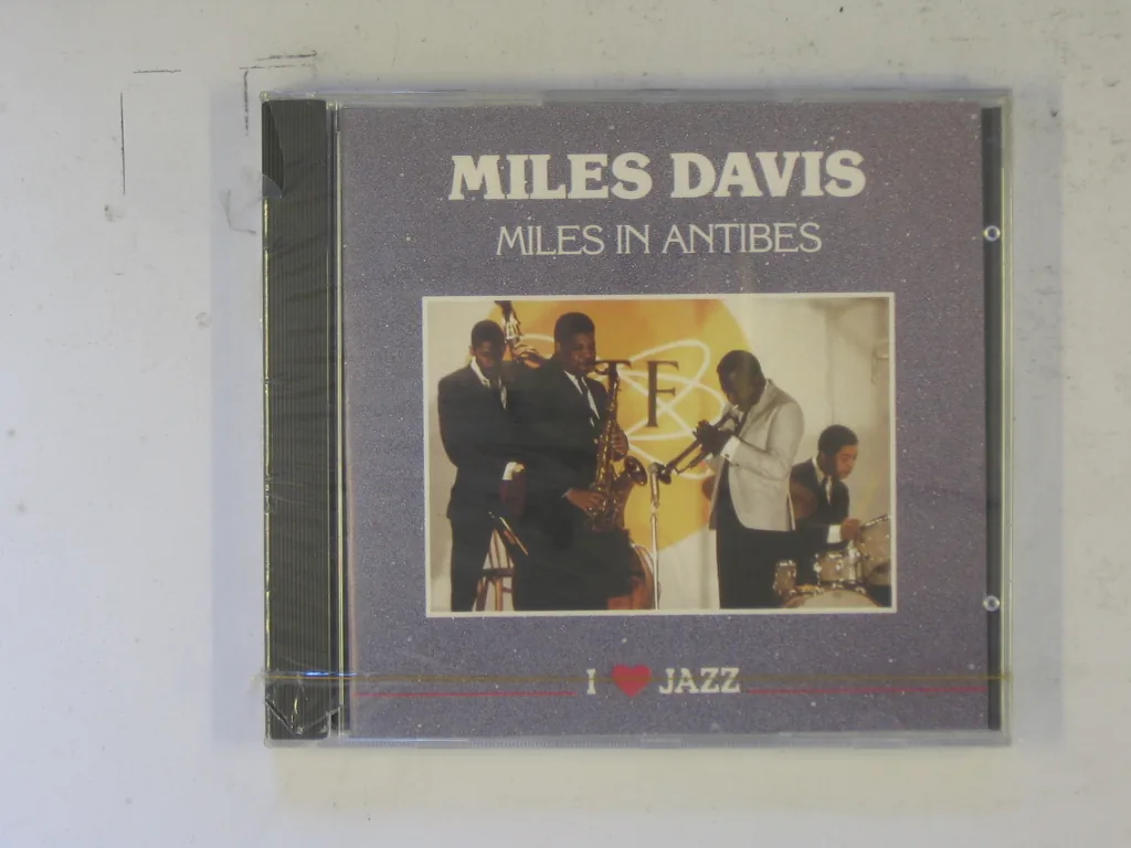 Copertina di Miles In Antibes
