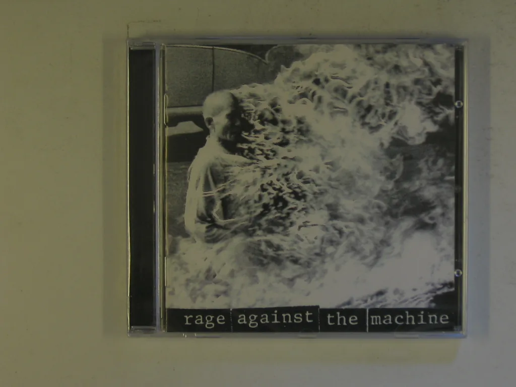 Copertina di Rage Against The Machine
