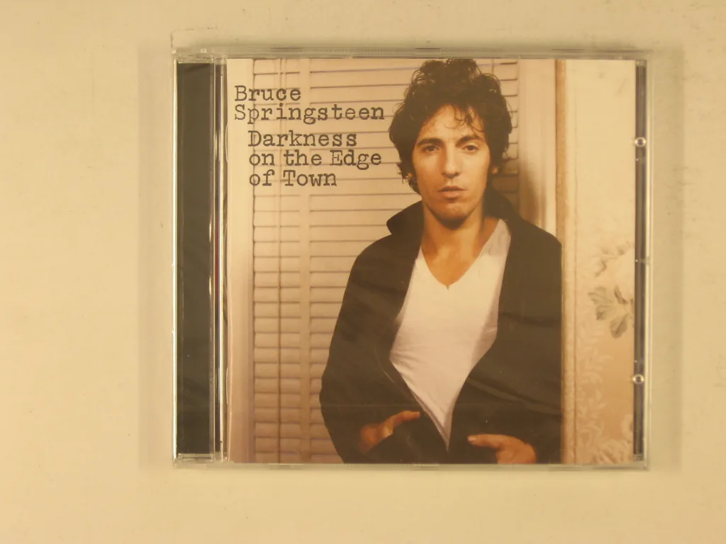 Copertina di Darkness On The Edge Of Town