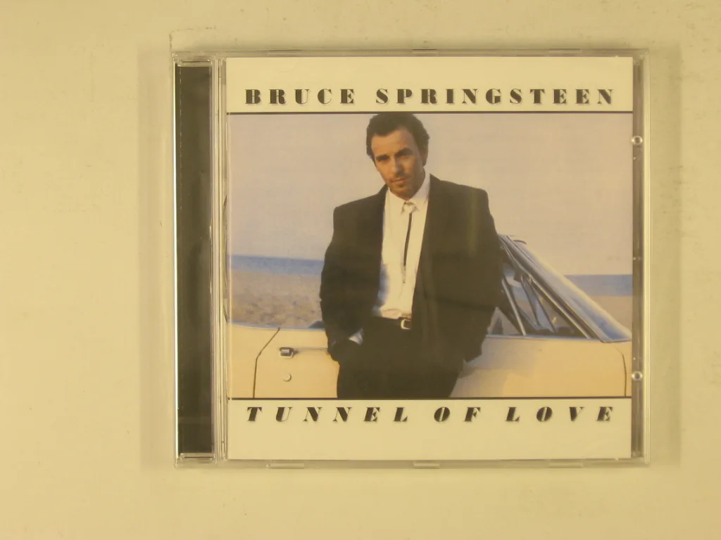 Copertina di Tunnel Of Love