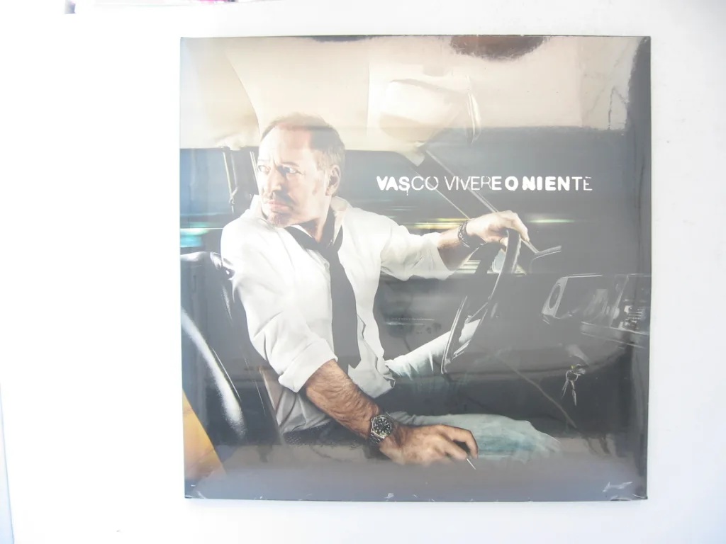 Copertina di Vivere O Niente