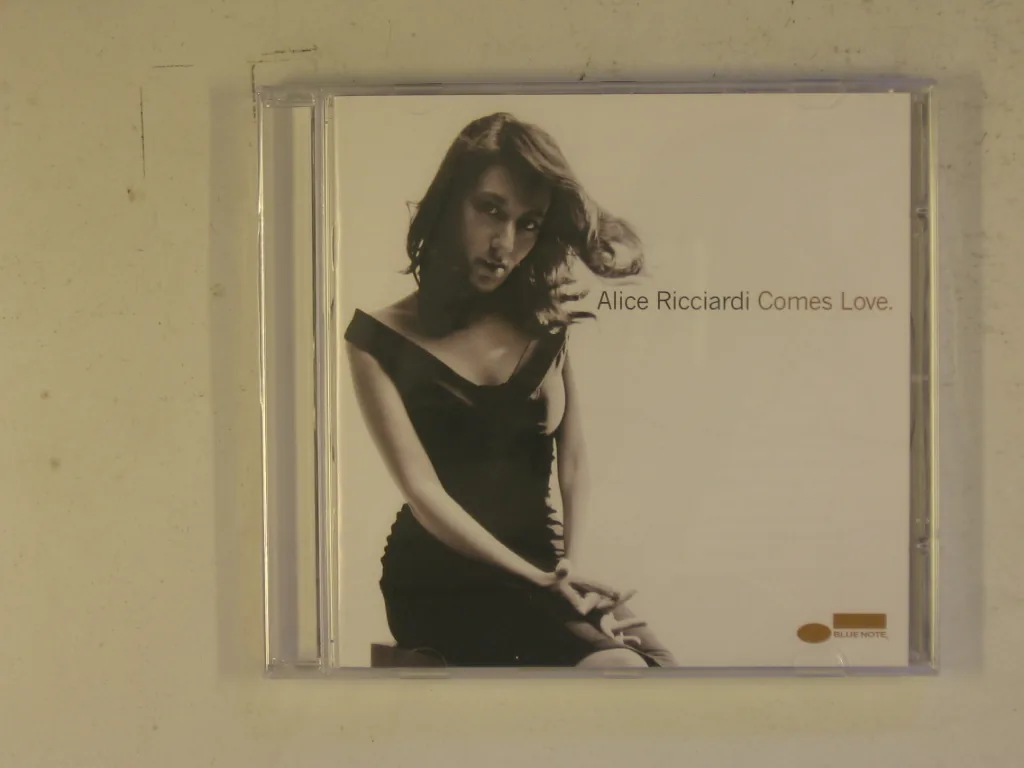 Copertina di Comes Love