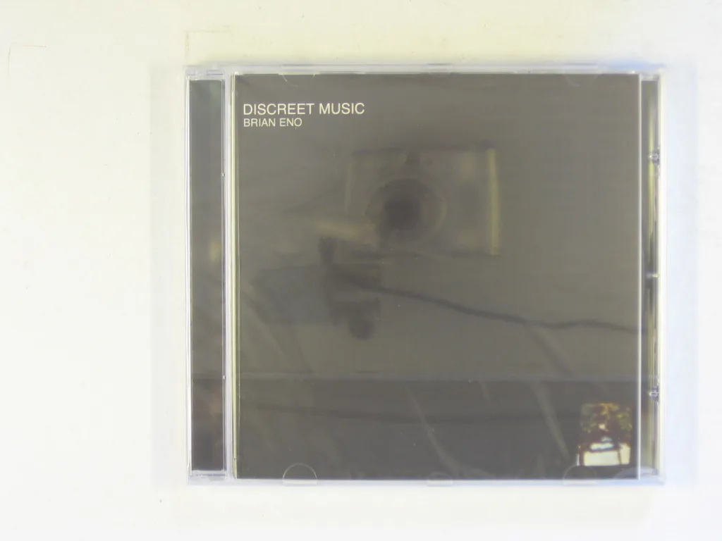 Copertina di Discreet Music