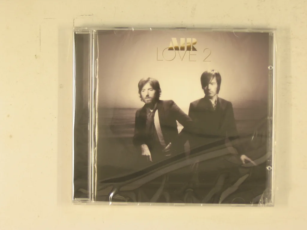 Copertina di Love 2