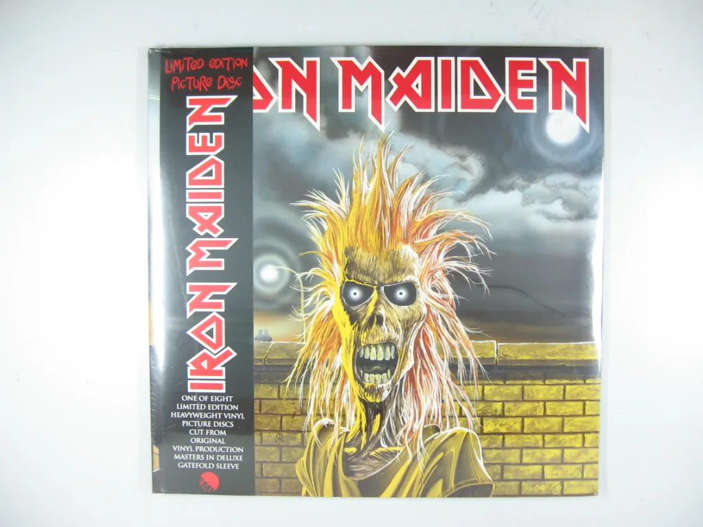 Copertina di Iron Maiden
