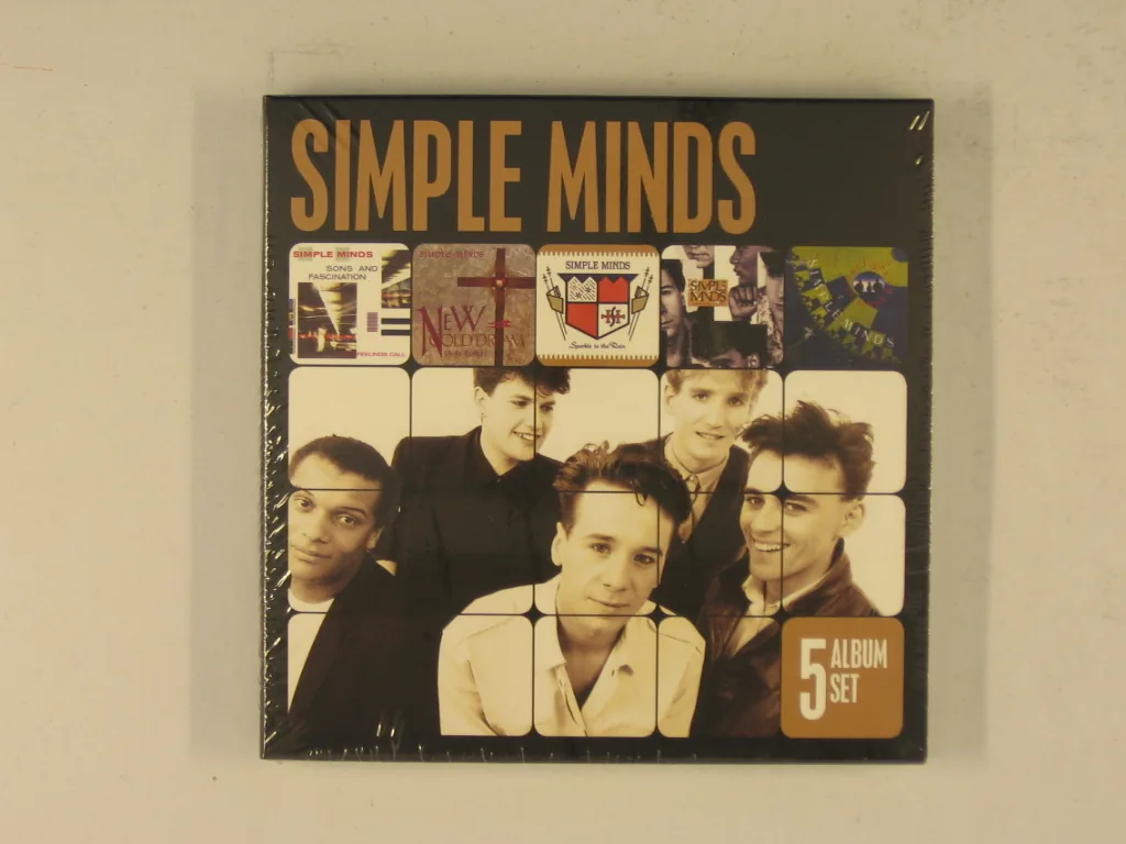 Copertina di Simple Minds