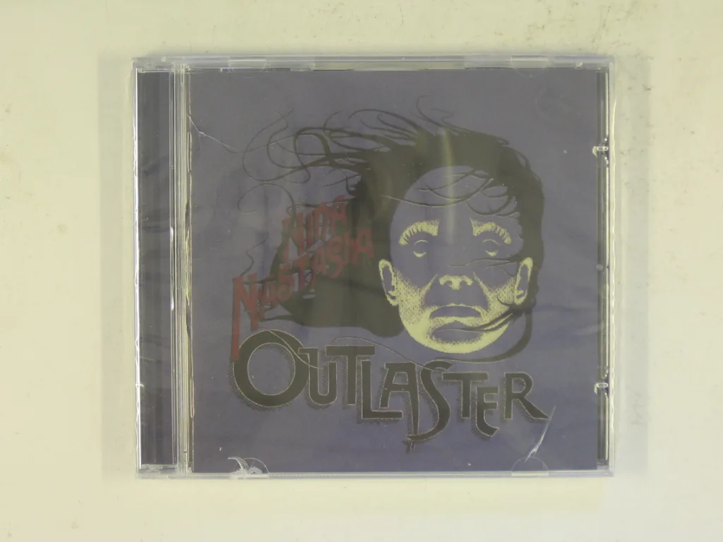 Copertina di Outlaster