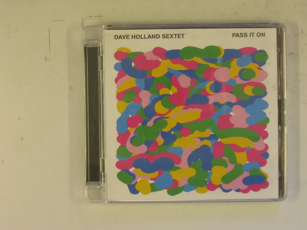 Copertina di Pass It On
