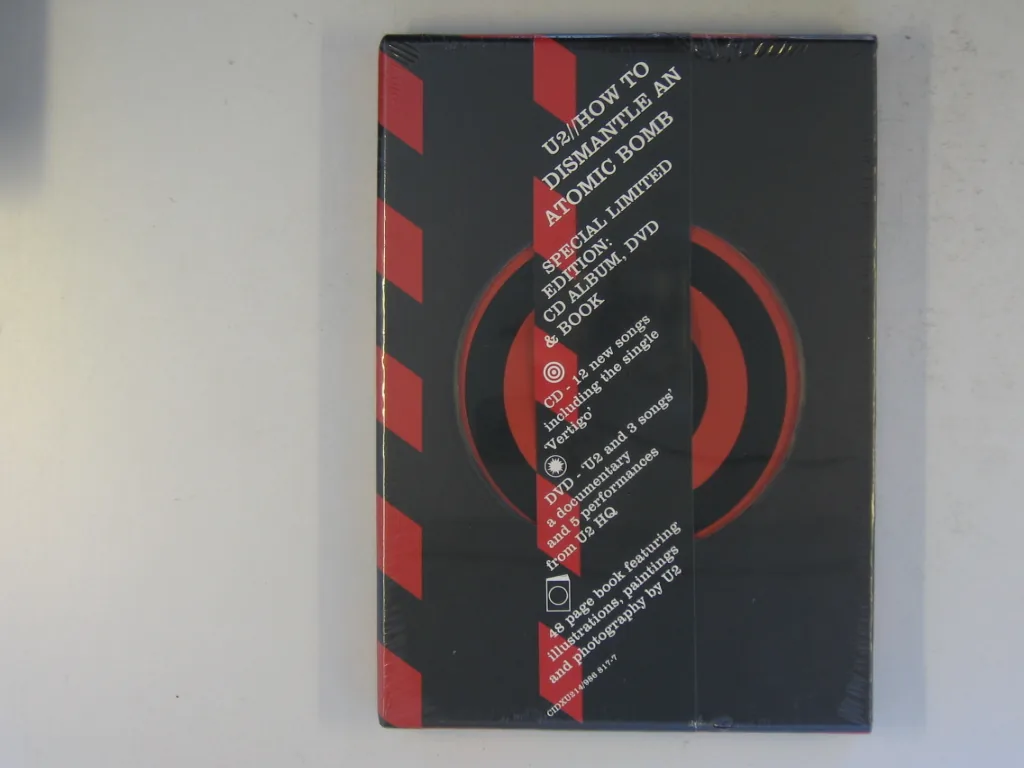 Copertina di How To Dismantle An Atomic Bomb