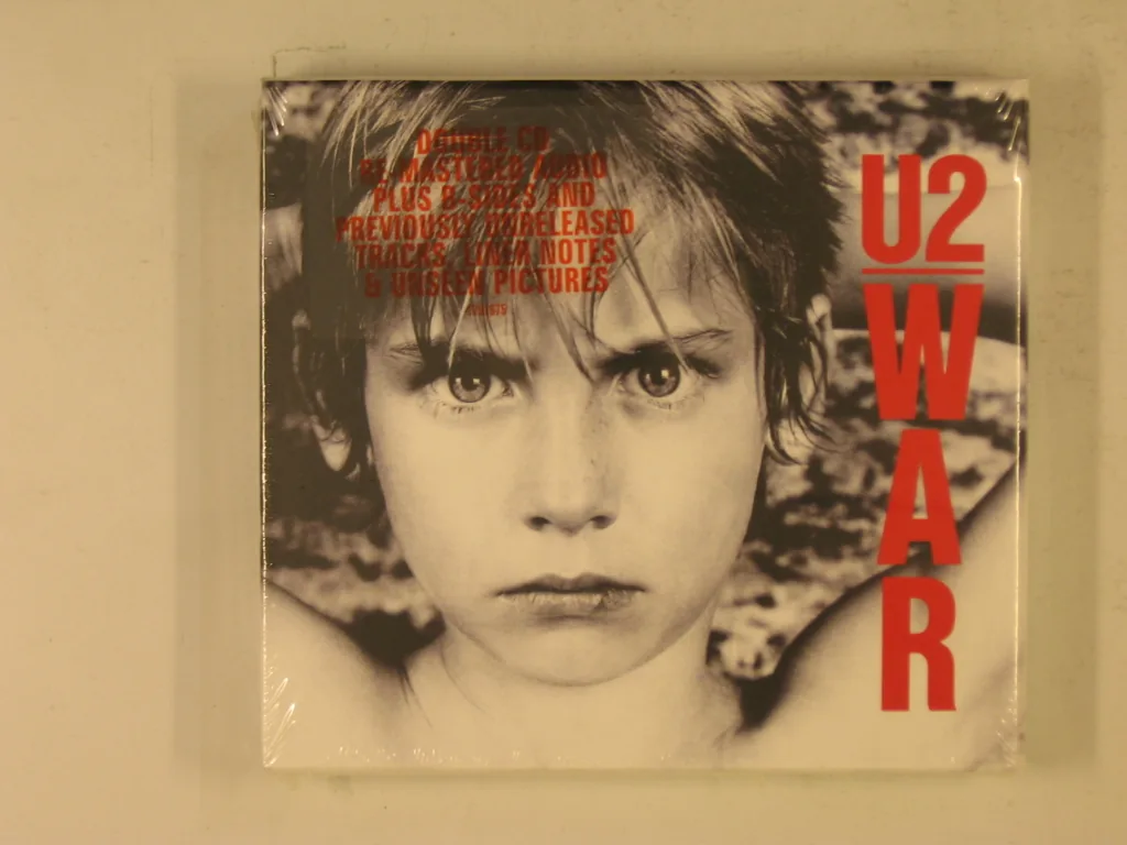 Copertina di War