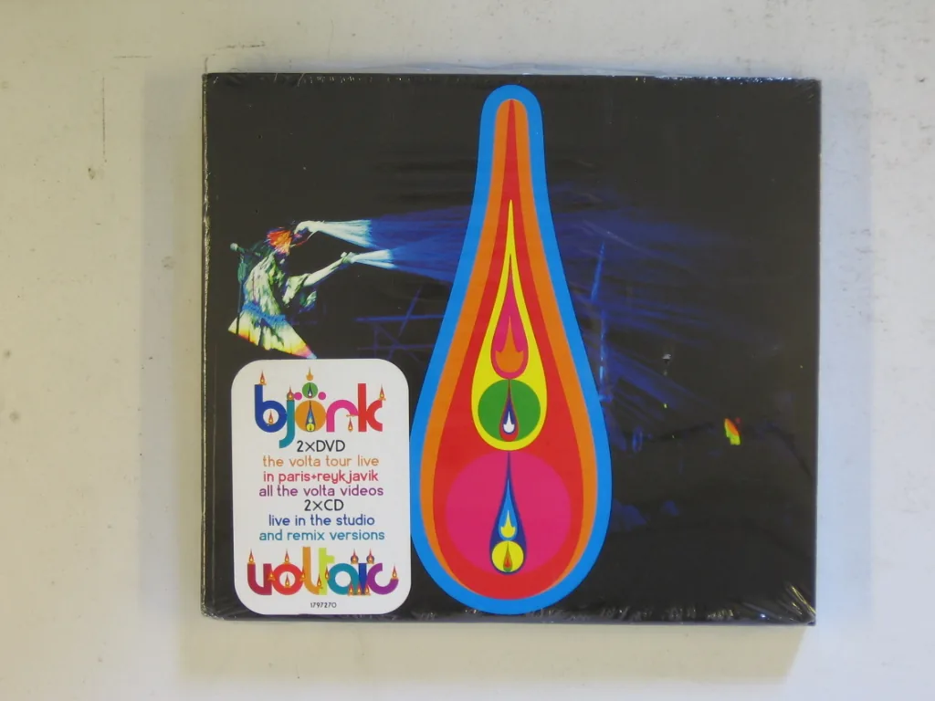 Copertina di Voltaic