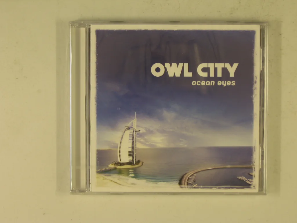 Copertina di Ocean Eyes