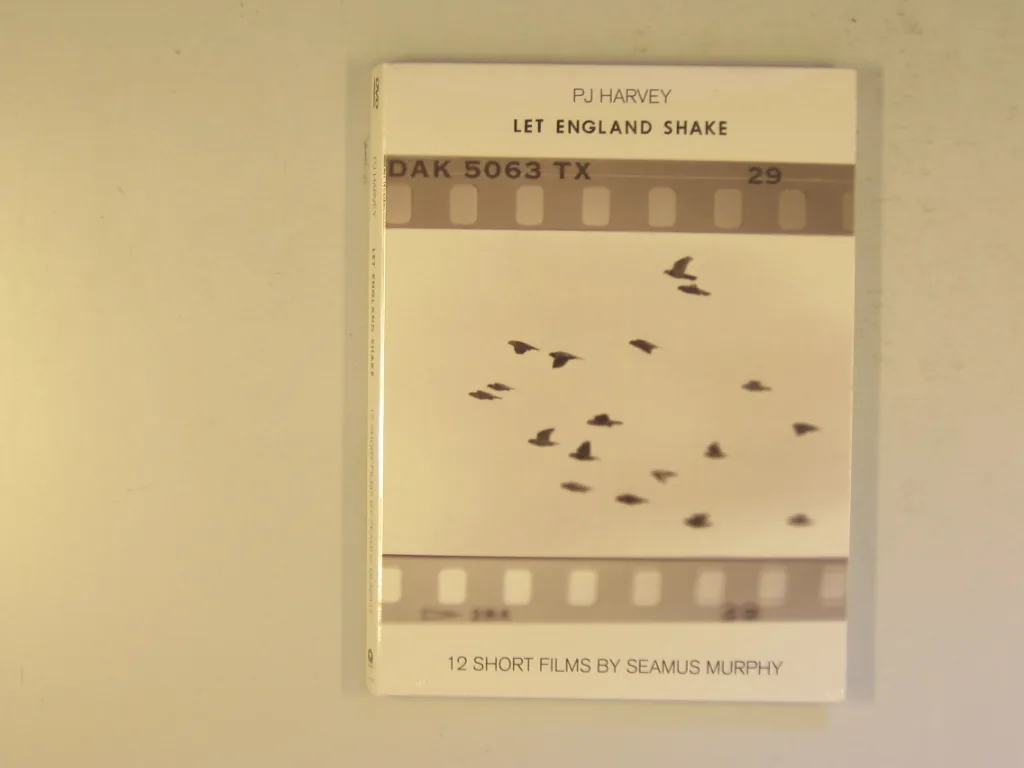 Copertina di Let England Shake