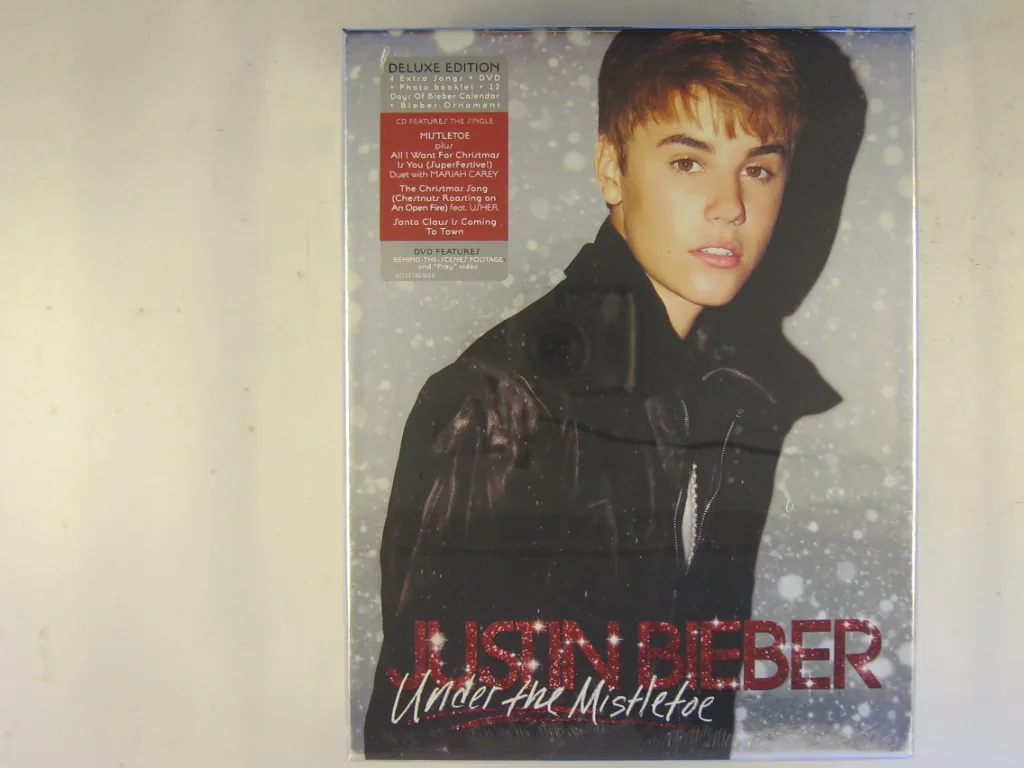 Copertina di Under The Mistletoe