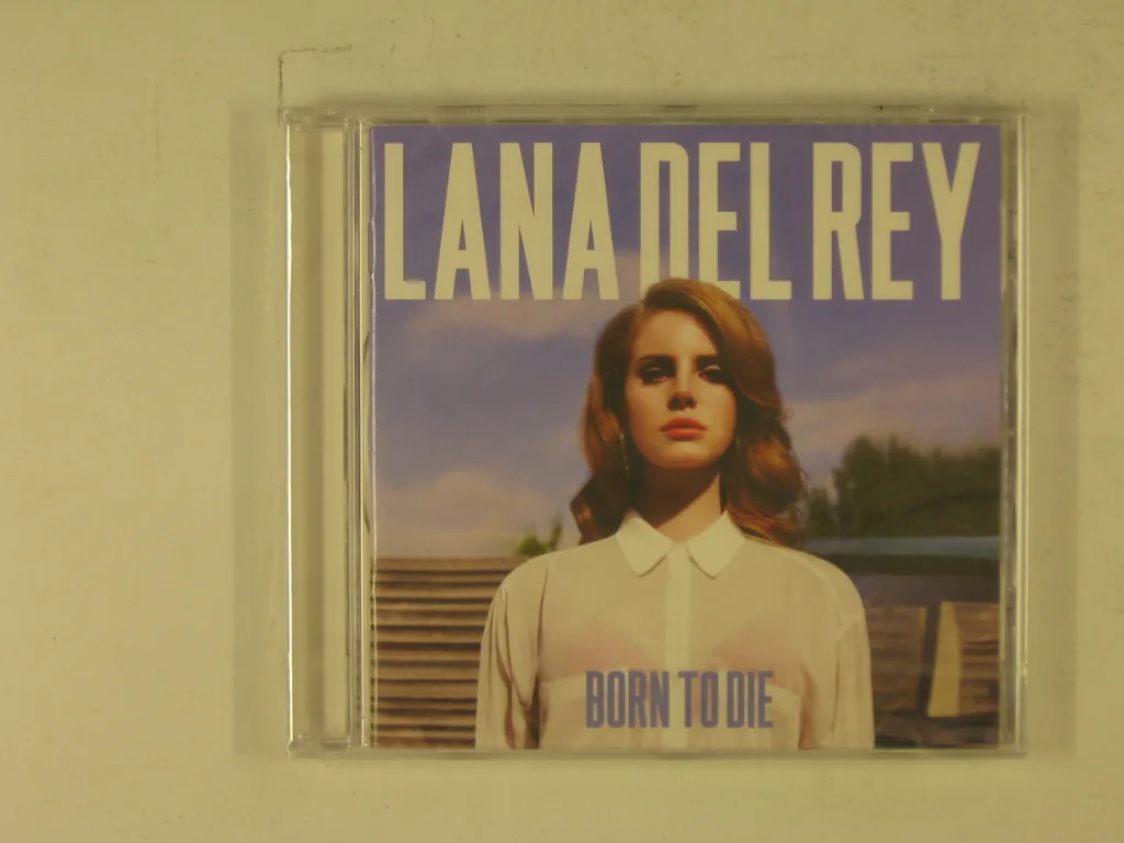 Copertina di Born To Die