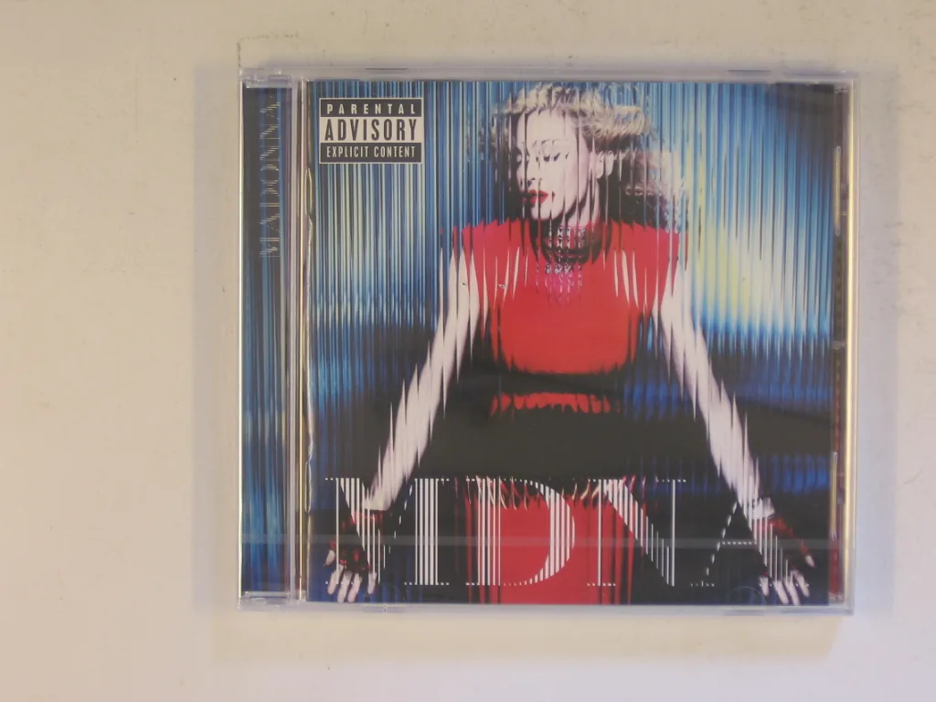 Copertina di Mdna