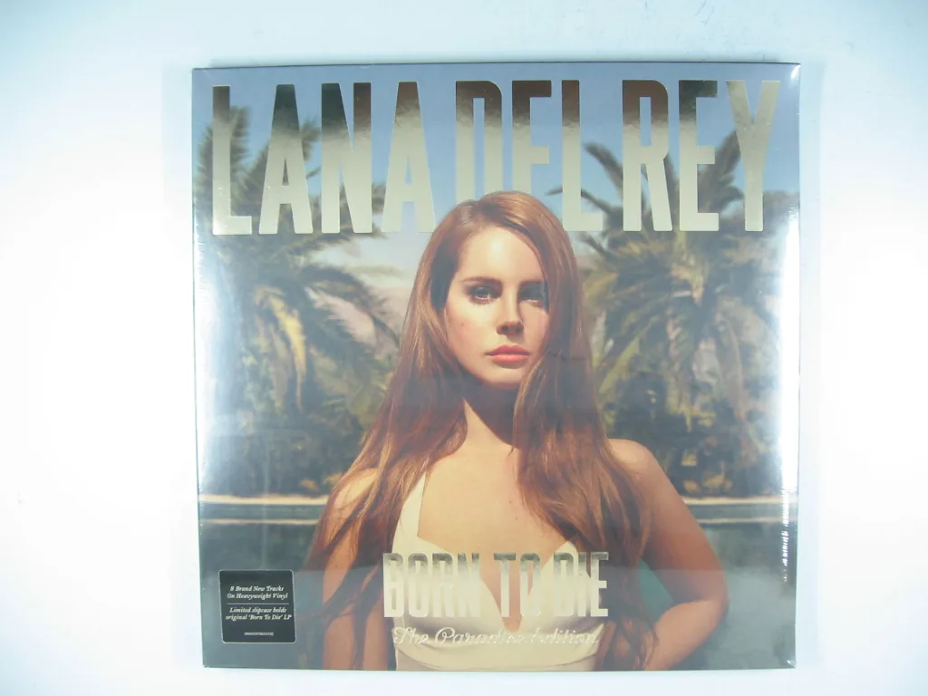 Copertina di Born To Die