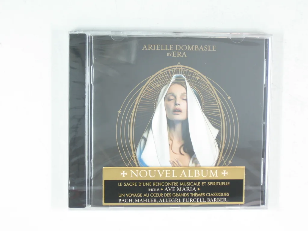 Copertina di Arielle Dombasle