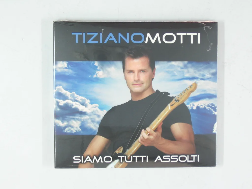 Copertina di Siamo Tutti Assolti