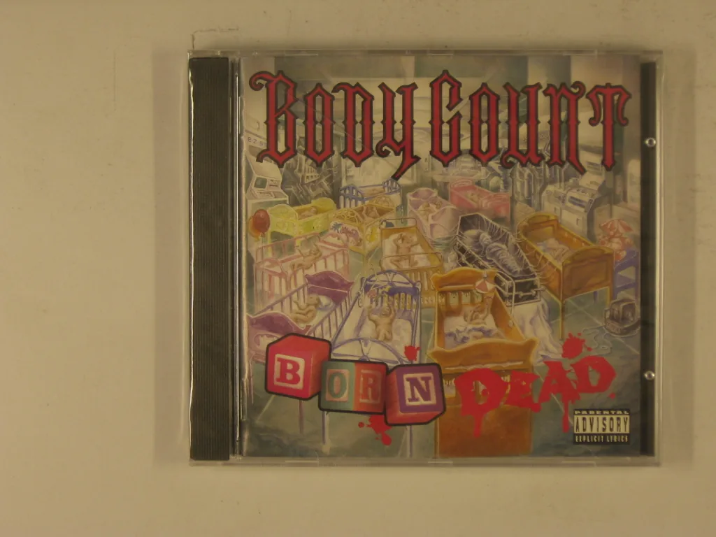 Copertina di Born Dead