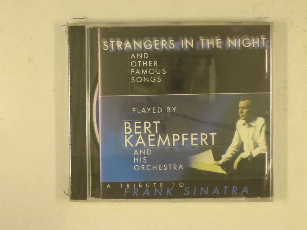 Copertina di Strangers In The Night And Other Famous Songs