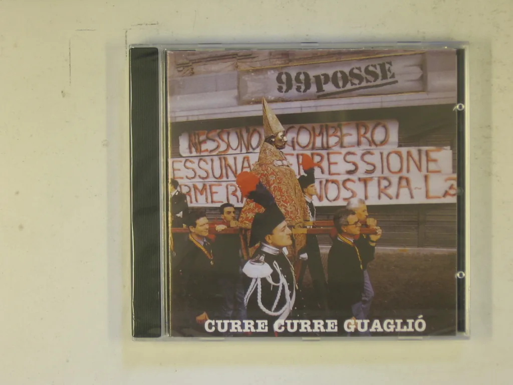 Copertina di Curre Curre Guaglio'