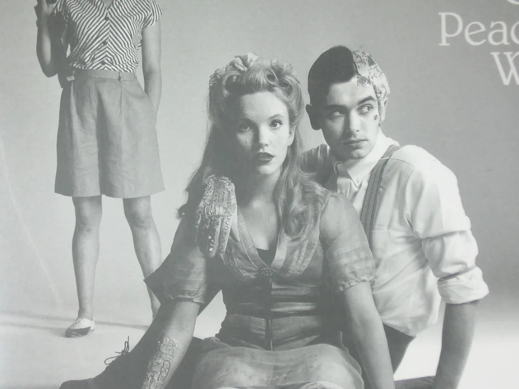 Copertina di Girls In Peacetime Want To Dance