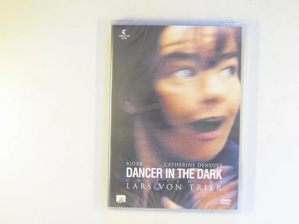 Copertina di Dancer In The Dark