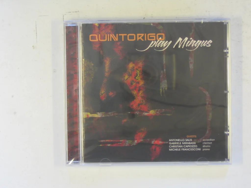 Copertina di Plays Mingus