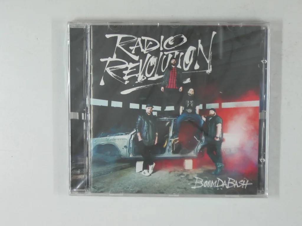 Copertina di Radio Revolution