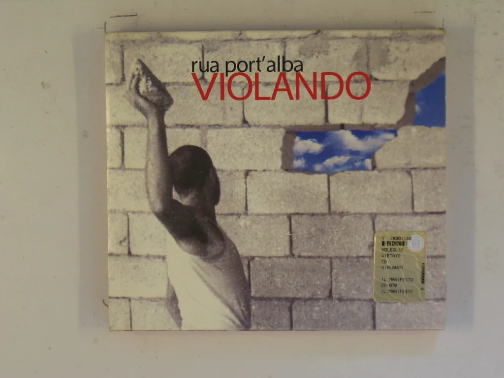 Copertina di Violando